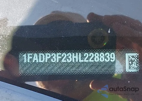 2017 Ford Focus Se z USA, uszkodzony, nr VIN 1FADP3F23HL228839